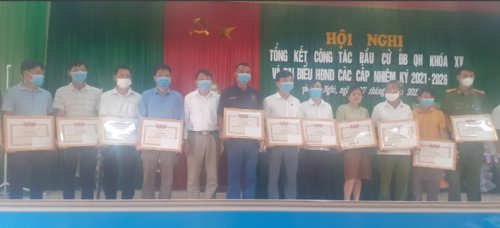 anh khen thuong.png