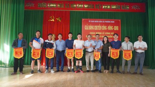 9d49dd859cc9c75dGIAI BONG CHUYEN CONG NONG BINH PHUONG NGHI3.jpg