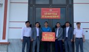 Ban thường trực UBMTTQ huyện trao nhà đại đoàn kết cho hộ nghèo tại xã Phượng Nghi